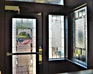 Bistro Contemporary Entry